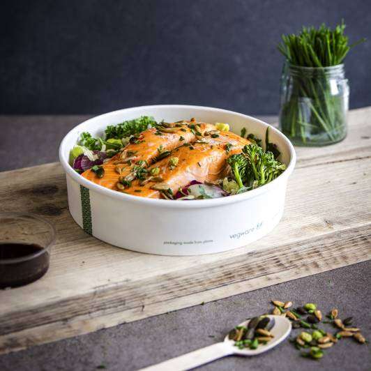 SQ_Vegware_concept_bonappetitbowls_RSC-26_wood_slate_cutlery_salmon_portrait 26oz PLA-lined paper food bowl