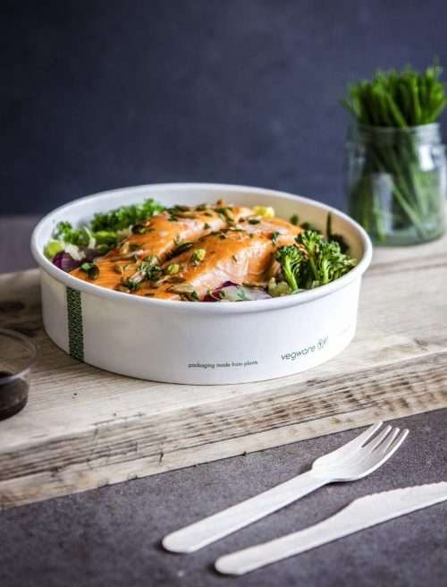 Vegware_concept_bonappetitbowls_RSC-26_wood_slate_cutlery_salmon_close_portrait 26oz PLA-lined paper food bowl