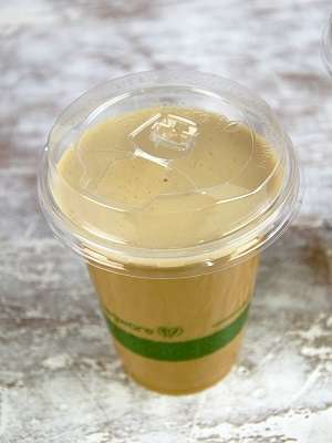 Vegware_concept_coldcups_C96F-SP_sipping_lids_icecoffee_portrait 96-Series PLA sipping lid