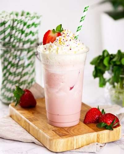 Vegware_concept_coldcups_PS08-GS_R600Y_strawberry_milkshake_sprinkles_marble_board_portrait