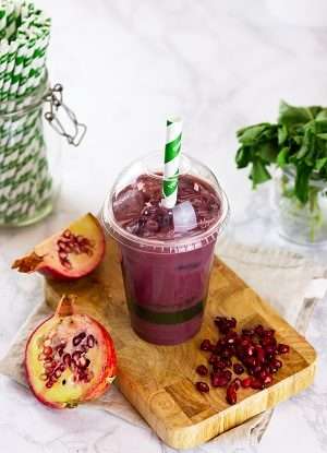 Vegware_concept_coldcups_PS10-GS_R500Y-VW_pomegranate_smoothie_lid_marble_portrait_angle PLA dome lid straw hole