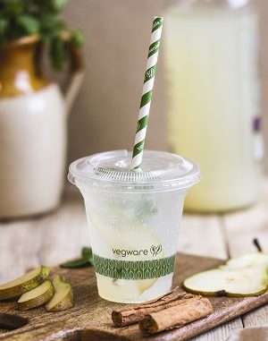 Vegware_concept_coldcups_R320CE-VW_lid_straw_wood_board_pear_mint_cocktail_portrait