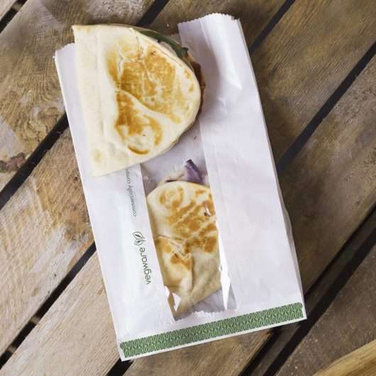Vegware_concept_hotbags&wraps_VGLW6_greenband_hot_sandwich_overhead_landscape