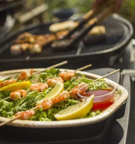 Vegware_concept_palmleaf_CF7057_BBQ-prawn-platter-sauce-pot_1507_800x